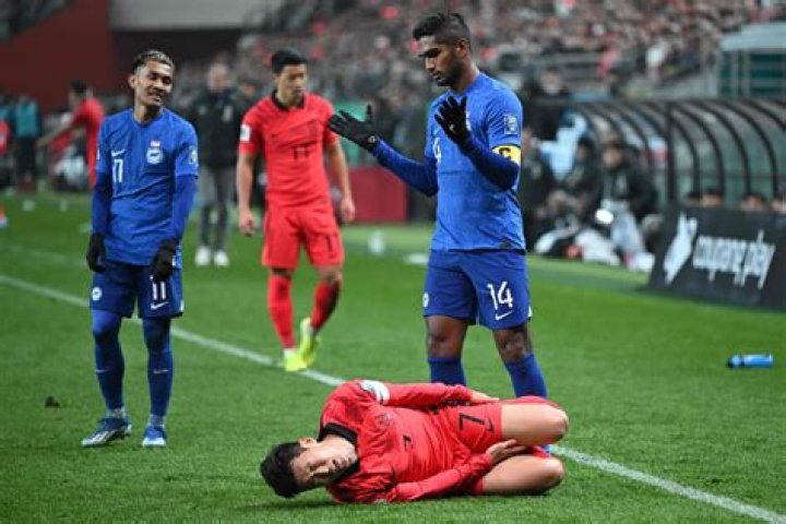 Heung-min Son offers foot injury update after Tottenham star suffers scare on South Korea duty