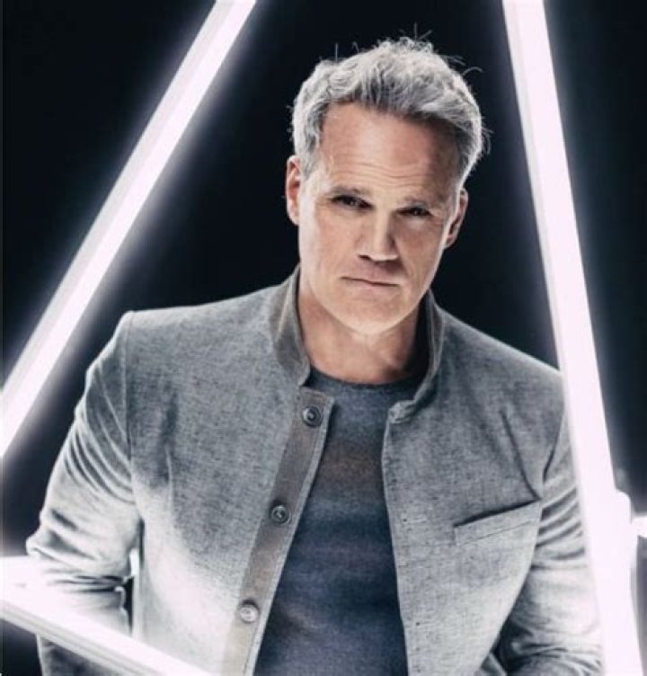 
Michael Park Age, Height, Net Worth, Married, Wife, Kids, Career